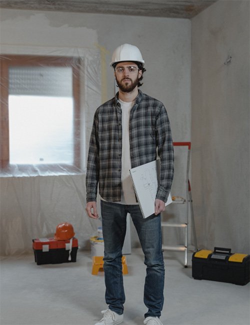 Medewerker Köse Groep op bouwplaats.